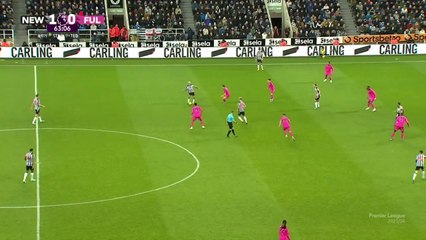 El gol de Miguel Almirón para el segundo de Newcastle