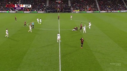 Tom Lockyer, capitán del Luton, se desvaneció en pleno partido