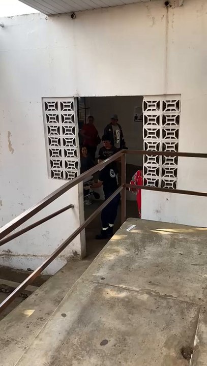 Tacumbú: cinco policías y cinco reos heridos fueron trasladados al Hospital de Barrio Obrero