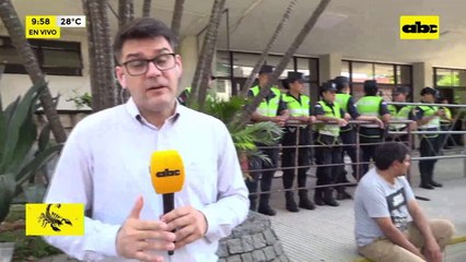 Video:  Desvinculados piden renovación de contratos