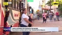 Video: Larga espera en parada de buses