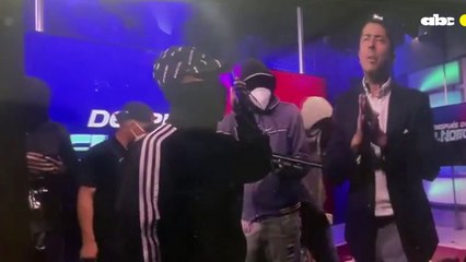 Encapuchados armados se toman un canal de televisión en Ecuador en una transmisión en vivo