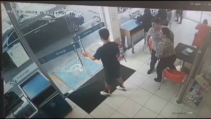 Septuagenario asaltado, golpeado y herido de bala en estación de servicio