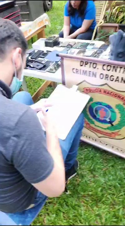 Varias Armas De Fuego Y Blancas, Además De Dólares En Efectivo Y Otros Elementos Incautados