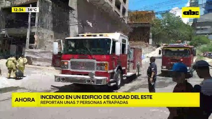 Incendio en edificio de CDE: reportan siete obreros atrapados