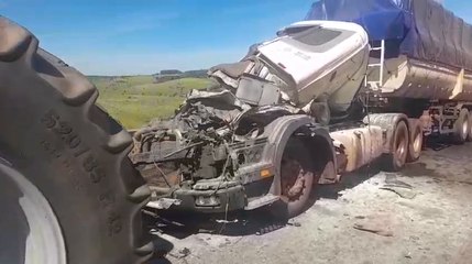 Patrulla Caminera Trabaja Para Liberar La Ruta Py03 Donde Dos Camiones Tuvieron Un Fuerte Choque