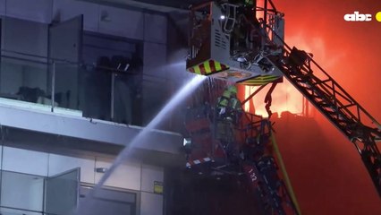 Rescate en el edificio incendiado en Valencia.