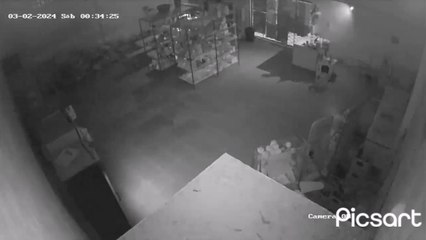 Joven forcejear con delincuentes, que por cuarta vez roban autoservice en Carapeguá