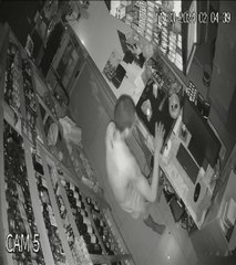 Circuito cerrado: hurto en local comercial en el barrio Santa Ana de Asunción