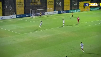 El error de Gaspar Servio para el segundo gol de Sportivo Trinidense