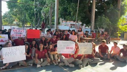 Sentata En El Colegio Dr. José P. Giggiari