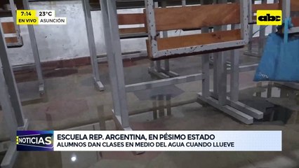 Esc. República Argentina: alumnos dan clases en medio del agua