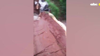 Arroyo arrastró puente en camino vecinal y dejó prácticamente aislados a los pobladores de Taruma