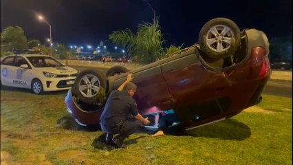 Vuelco de auto en la Costanera José Asunción Flores de Asunción