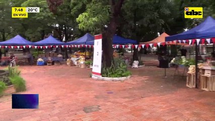 Plaza Carmen de Lara Castro: Comerciantes ofertan productos frescos