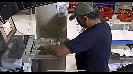 Delincuente extrajo dinero de la caja registradora