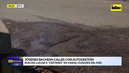Video: jóvenes cansados de promesas arreglan calles con recursos propios