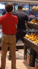 Policía Roba Carne De Un Autoservicio