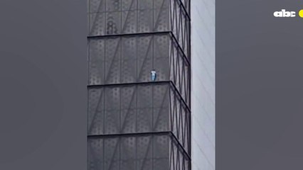Detienen a un polaco que trepó un edificio en Buenos Aires, Argentina
