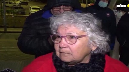 Pacientes de IPS forman fila a la intemperie para sacar turno