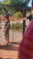 Niñas encontraron una billetera en San Lorenzo.