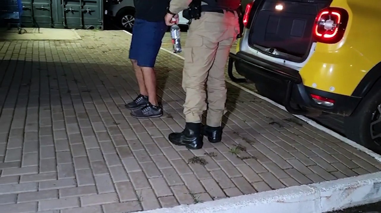 Briga de casal termina em denúncia anônima e polícia na porta na Regiao Norte de Cascavel