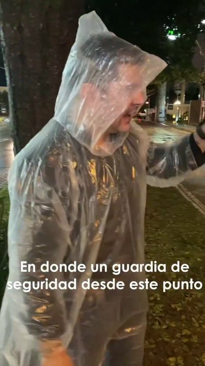 Nenecho quiso promocionar una de sus obras y le llovieron críticas