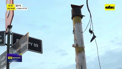 Loma Pytã : Semáforo “decapitado” pone en riesgo la vida de personas