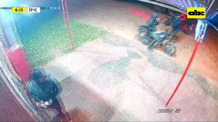 Luque: tras violento asalto roban una motocicleta
