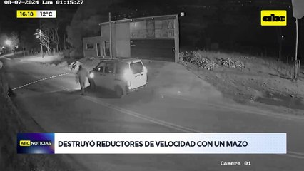 Pilar: destruyó reductores de velocidad con un mazo