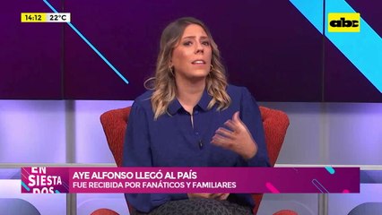 Rey del Barro entregó obra de arte a Aye Alfonso: escultura fue hecha en el momento