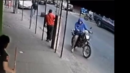 Motochorros roban celular a una mujer a plena luz del día en Luque