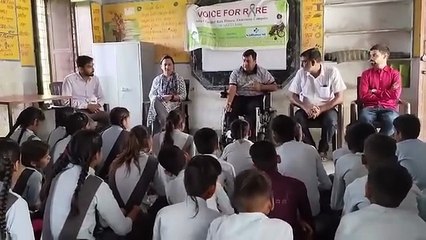 विनोद  चौधरी खुद व्हीलचेयर पर , लेकिन उनके  हौंसले से लाखों को सहारा