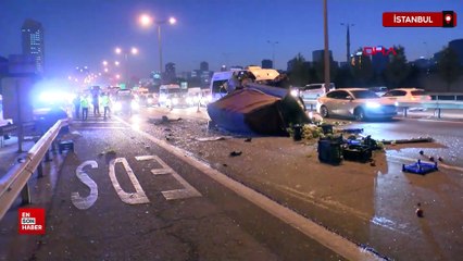 Bağcılar TEM Otoyolu’nda sebze yüklü kamyonetin karıştığı zincirleme kaza