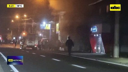 Ypacaraí: Incendio consumió parte de local comercial