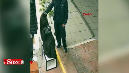 Sultangazi'de mağaza önlerinden kıyafet hırsızlığı kamerada