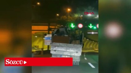 Üsküdar’da kamyonet kasasında tehlikeli yolculuk