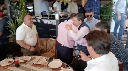 Hugo Velazquez  saluda a sus aliados políticos