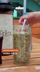 Gi Britos enseñando a preparar tereré a los mexicanos
