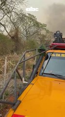 Cambio de viento casi deja atrapado a bomberos durante incendio en el Chaco