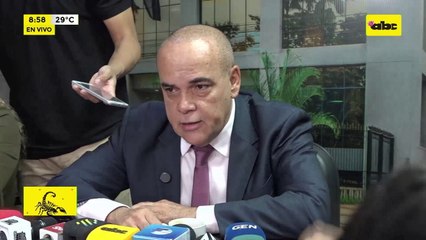 Se incendió un vehículo del Congreso: novio de una senadora estaba al mando