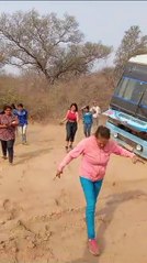 Pésimos caminos “tragan” buses en la zona del Pilcomayo y pobladores reclaman arreglos viales