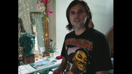Jonathan Cohen et Orelsan dans Fuckin Fred - Comme un Léopard -la bande-annonce du documentaire Prime Video (VF)