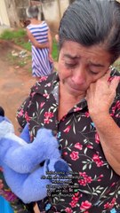 Filho imigrado em Londres volta a casa para surpreender mãe. Veja