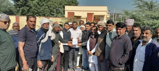 अनियमित विद्युत सप्लाई से नाराज ग्रामीणों का जीएसएस पर धरना