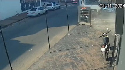 Aparatoso accidente de tránsito en Capiatá deja a dos personas heridas