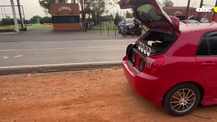 Los hinchas esperan por la salida de la selección de Paraguay en Ypané