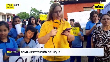 Luque: toman escuela y exigen que directora sea confirmada