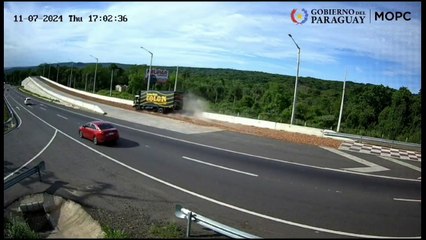 Un camión de carga ingresó al frenado de emergencia en Pedrozo.