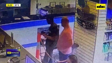 Video: Detienen a un hombre por robo de armas de fuego